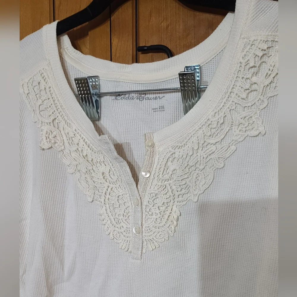 Eddie Bauer size 2xl waffle long sleeve with lace detail  white shirt - Picture 2 of 4